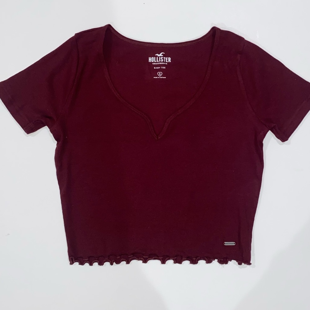 Maroon/burgundy lettuce-edge cropped Hollister top